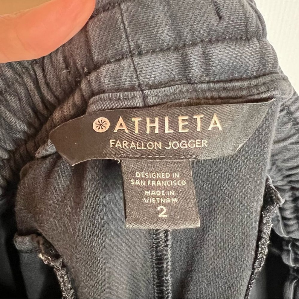 ATHLETA 'Farallon'‎ Jogger Pants in Black. Size 2 - Picture 11 of 11